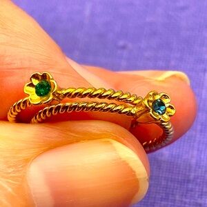 Vintage Avon gold tone rings in size 6.5, blue & green crystals. 🌸💜